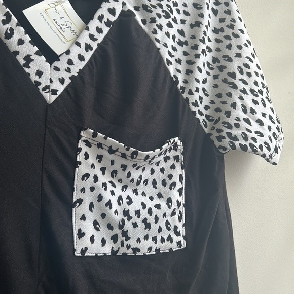 5/$25 Women's V Neck Black and Dalmatian Short Sleeve Top NWT Small - Picture 3 of 5